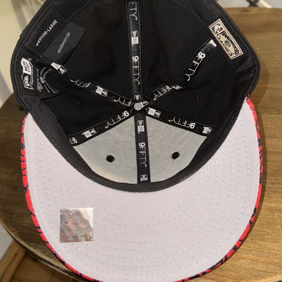 Chicago Bulls New Era fitted snapback medium large - worn once - Picture 3 of 4
